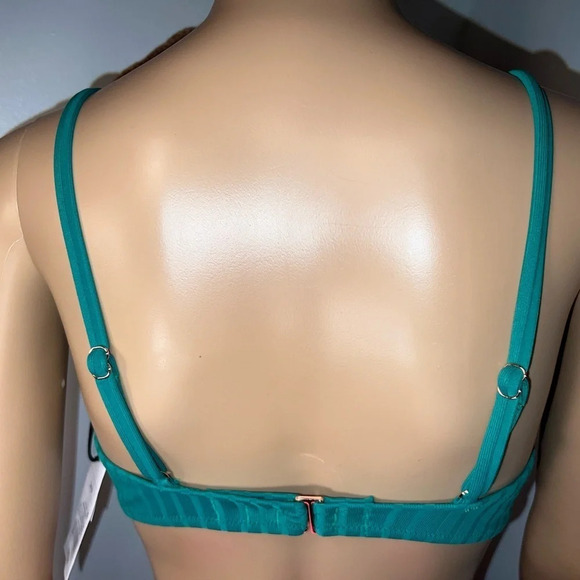 Shade& Shore,NWT,  34B, ribbed bikini top,front cutout peephole, adj straps - Picture 7 of 8